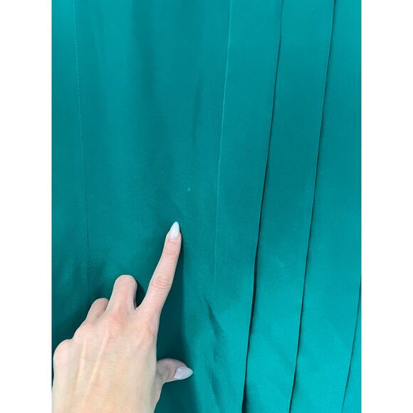 Carlisle 100% Silk Green  Pleated Blouse w Black Contrast Collar Size 8 JL - Picture 7 of 10